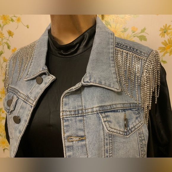NWT Rhinestone Fringe Denim Jacket Sleeveless Collared washed blue size S - Picture 3 of 14